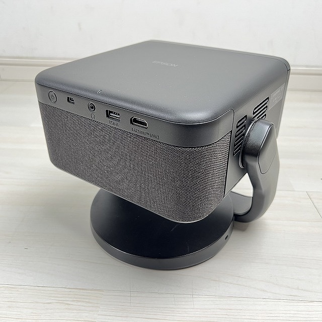EPSON EF-22B 背面の端子類とスピーカーメッシュ部