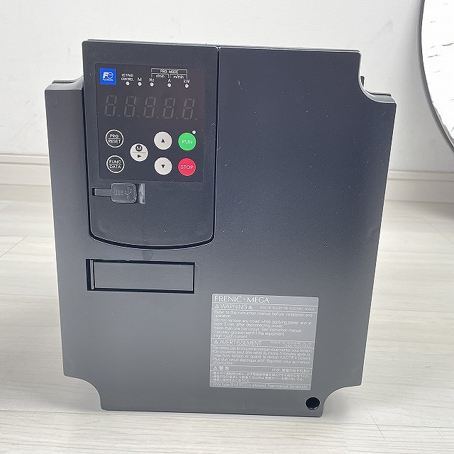本体正面も非常に綺麗な富士電機FRN7.5G2S-2Jインバータを埼玉県朝霞市で高価買取中！
