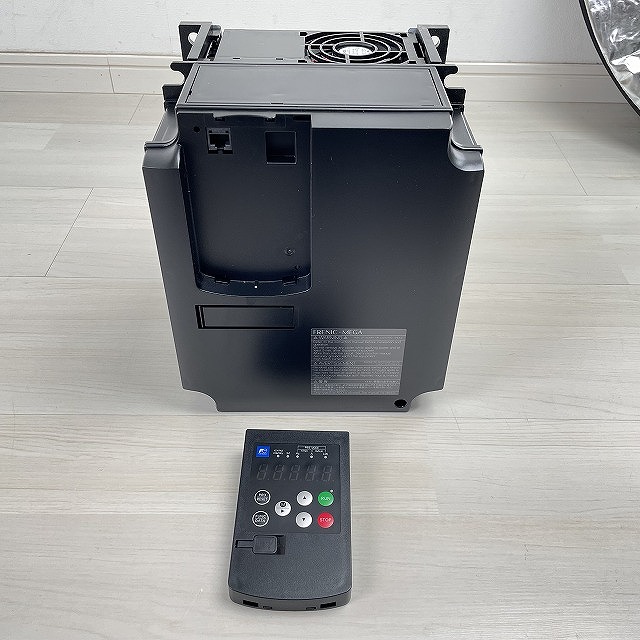 キーパッドが取り外せる富士電機FRN7.5G2S-2Jインバータ未使用品を埼玉県朝霞市で高額買取